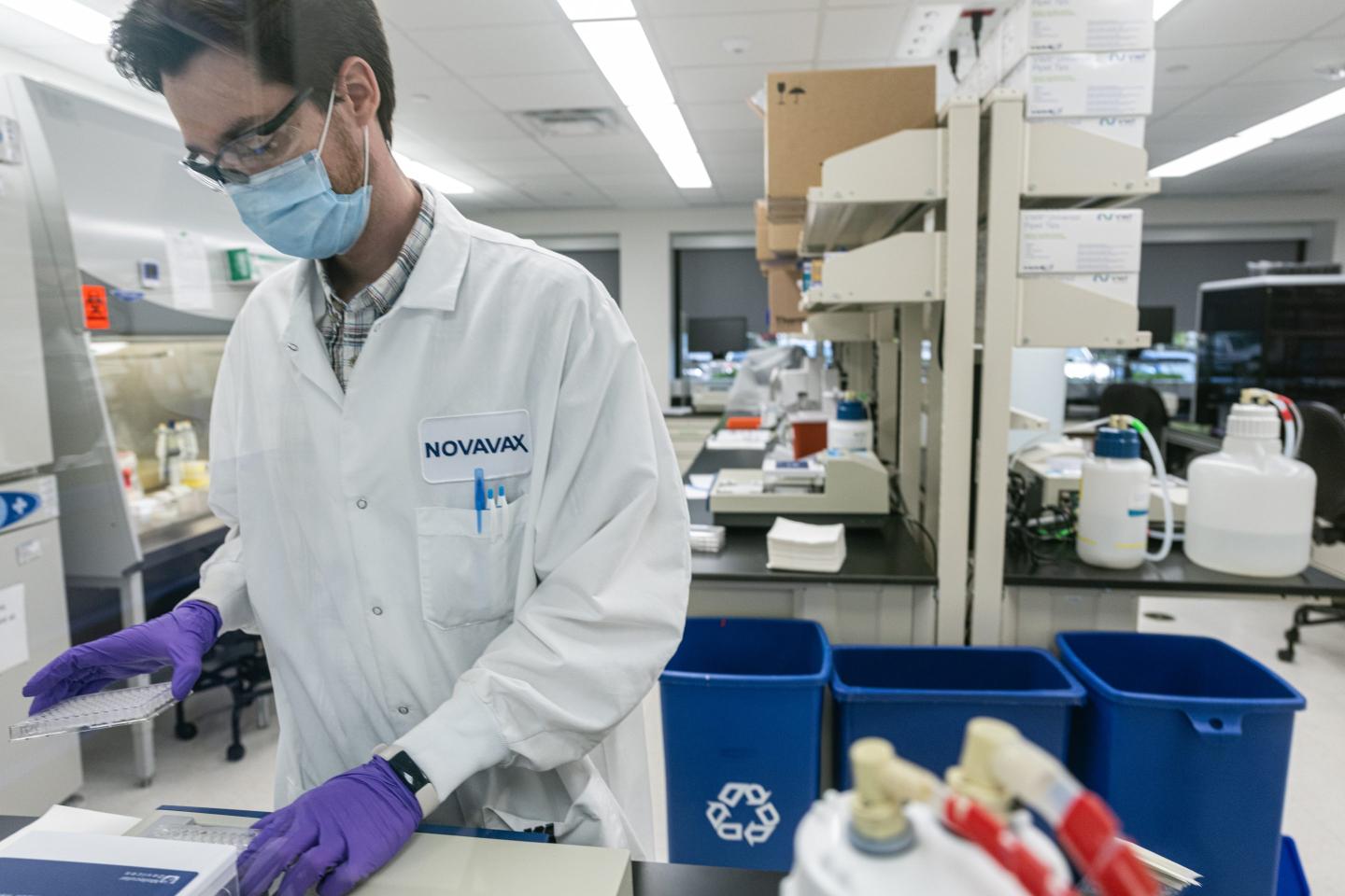 novavax-covid-vaccine-laboratory