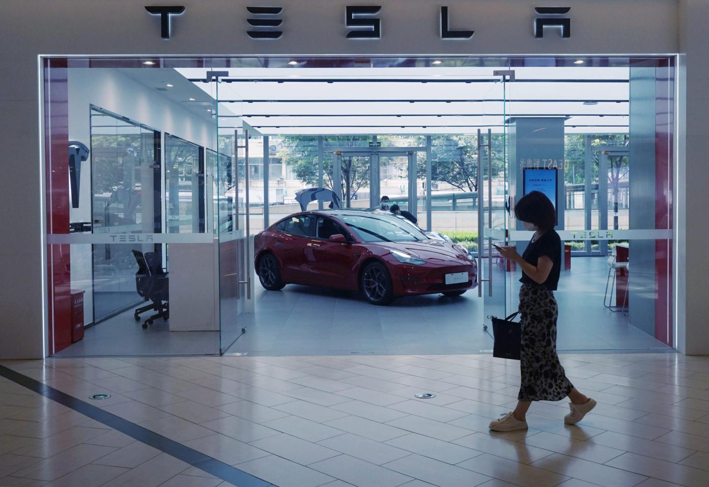 Tesla’s 2Q sales fall to lowest quarterly level since last fall amid supply chain, pandemic problems