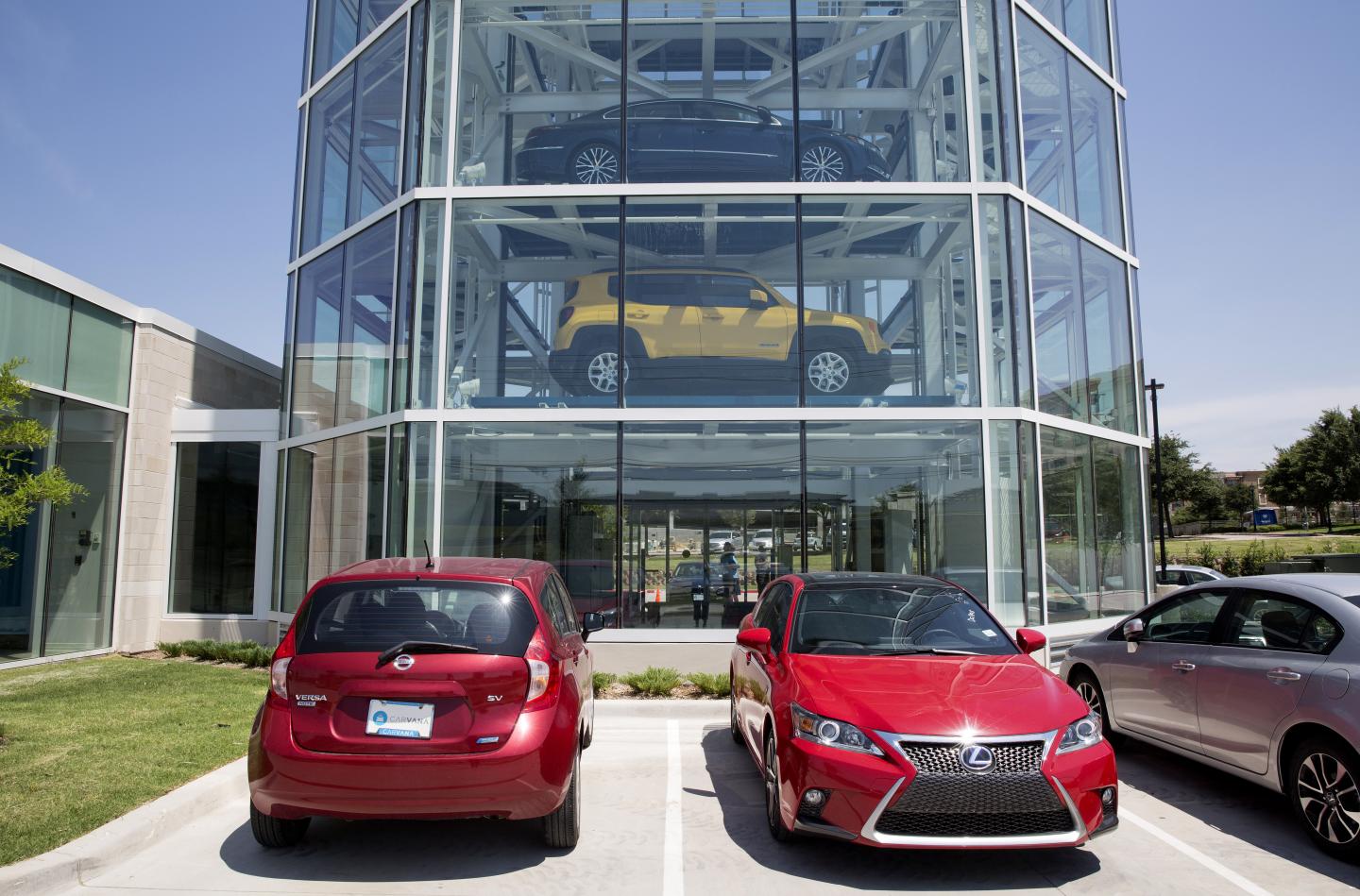 Cars in front of a building.