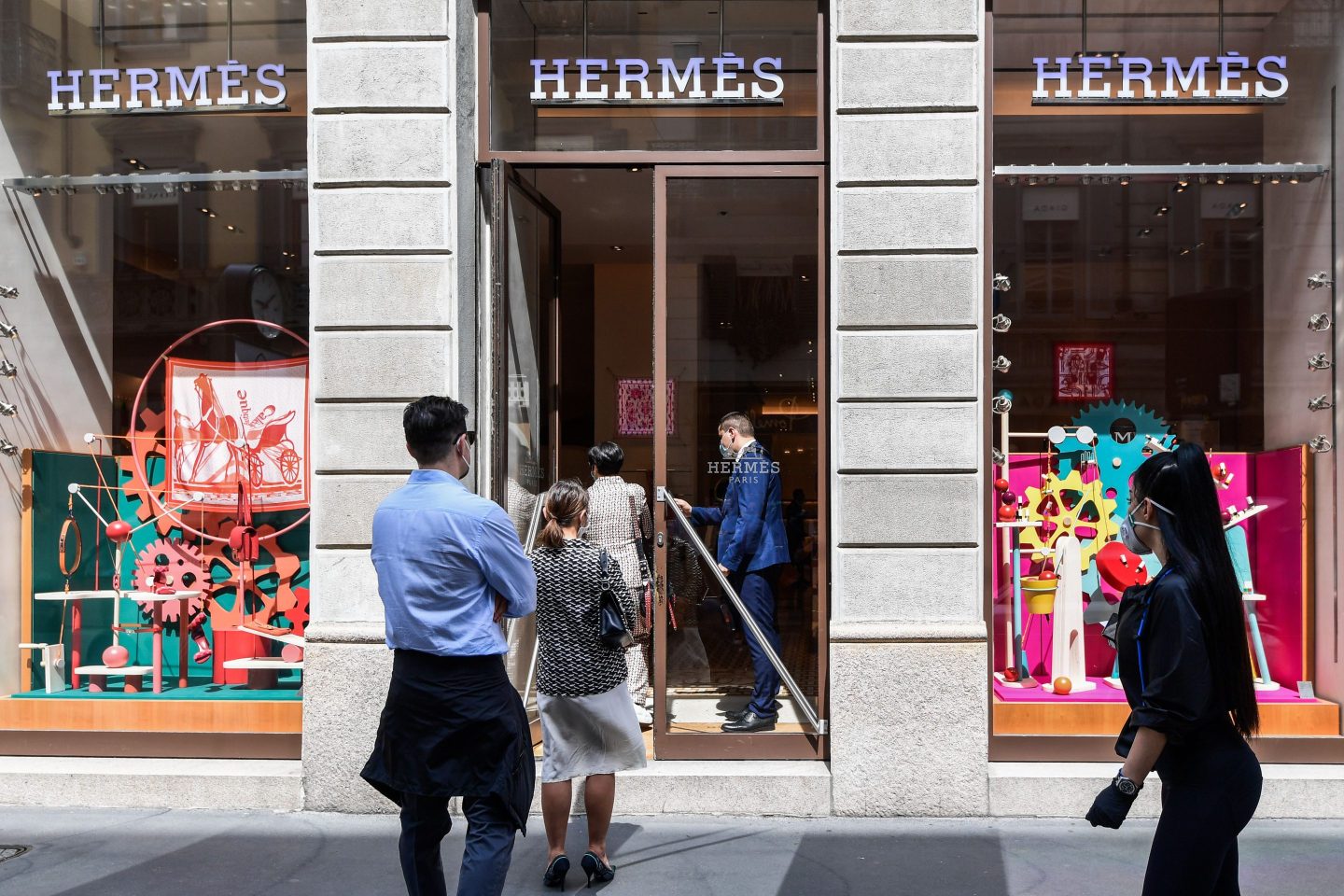 French luxury brand Hermes is expanding into beauty products to benefit from the "lipstick effect" that usually accompanies economic downturns.