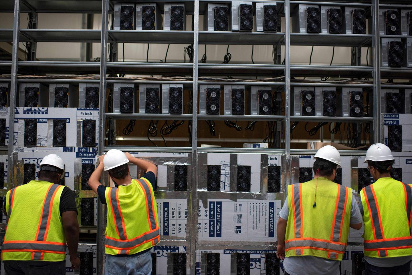 How Texas Bitcoin miners kept raking in profits during crypto’s crash: The grid is paying them to shut down