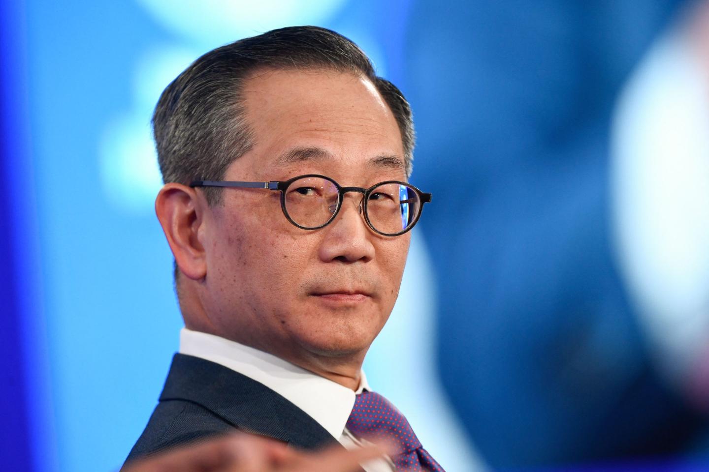 Carlyle Group CEO Kewsong Lee steps down in a sudden move that surprised company executives