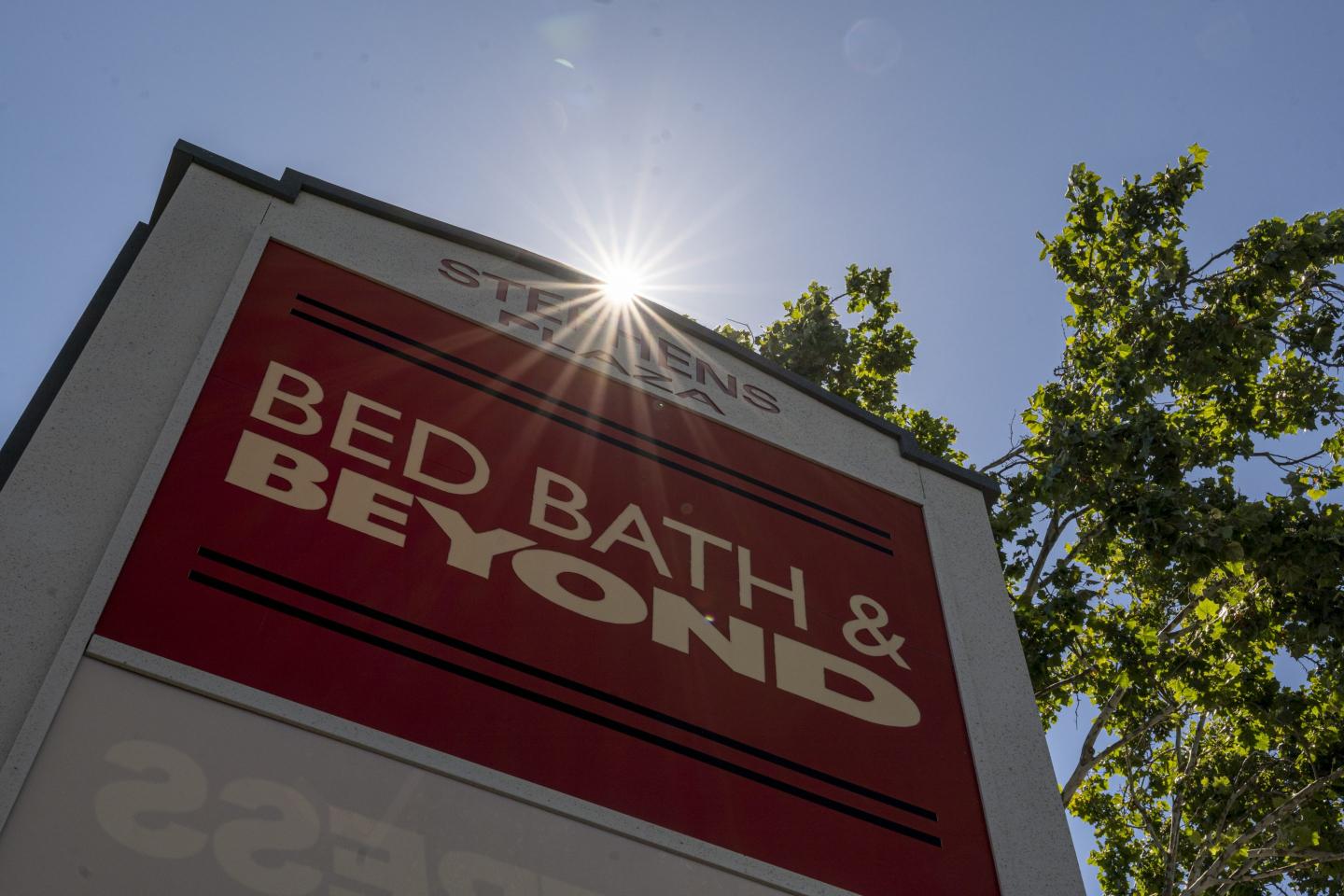 Bed, Bath & Beyond sign
