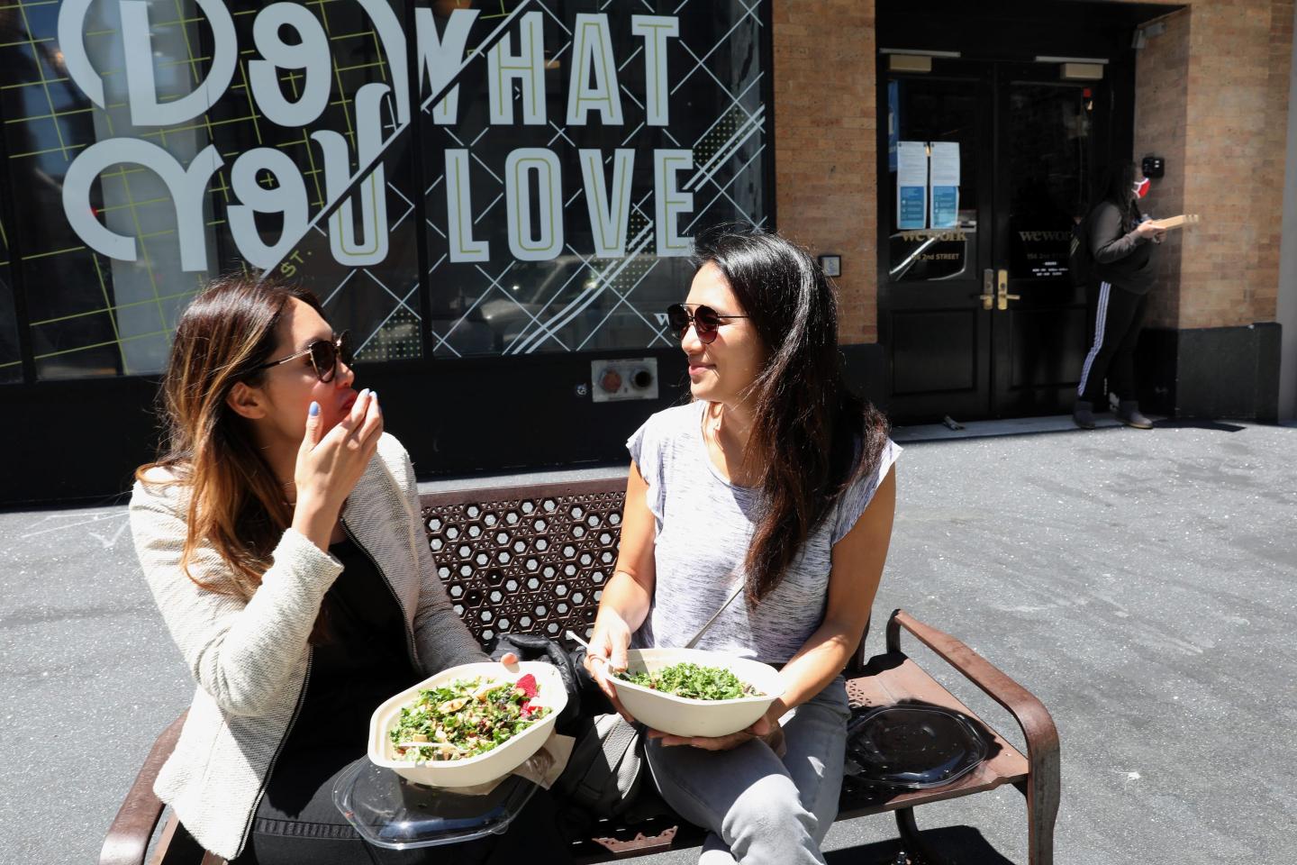 Women eating sadds