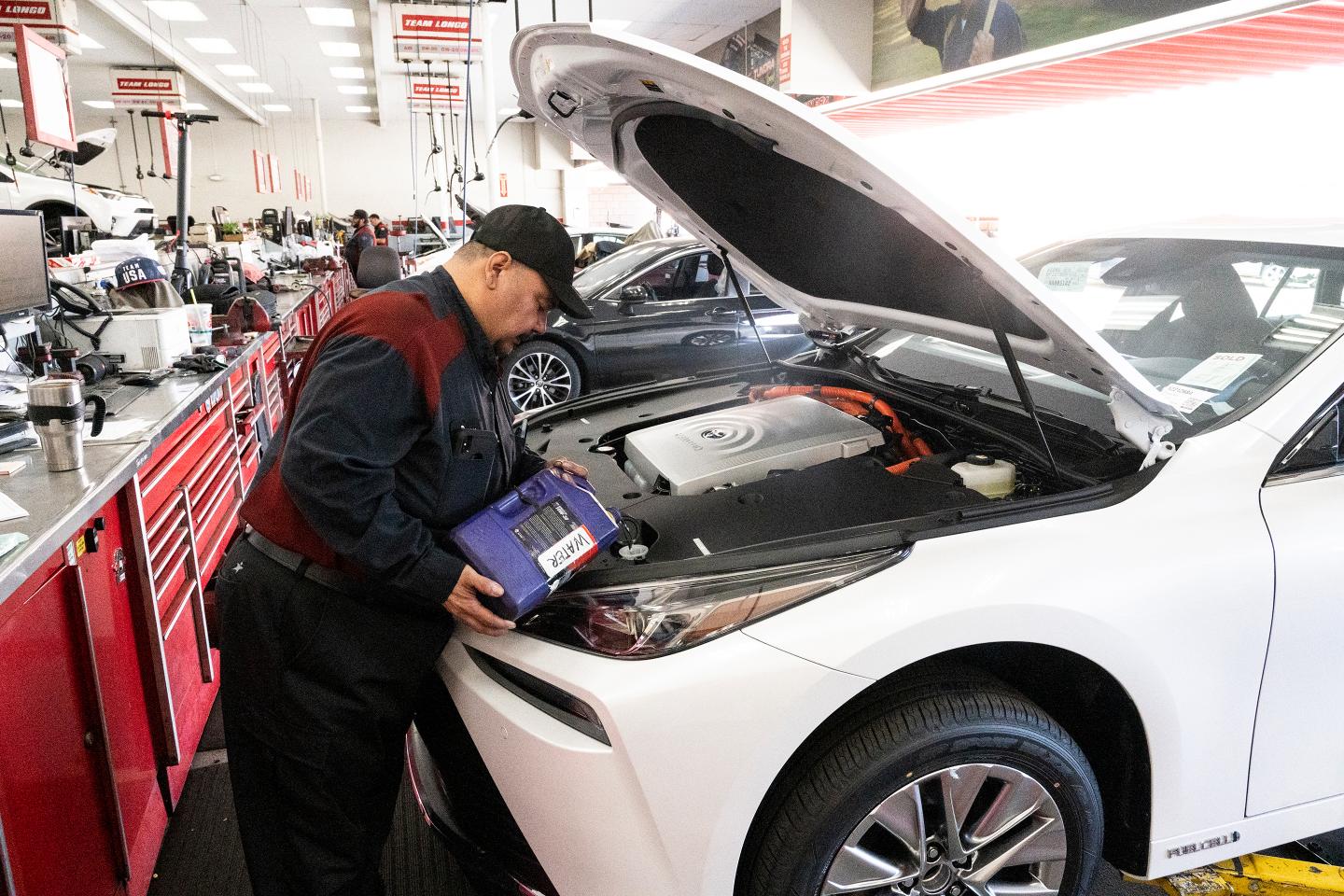 Hydrogen fuel cells are not as ‘dumb’ as Elon Musk says. Here’s how they could improve the EV market