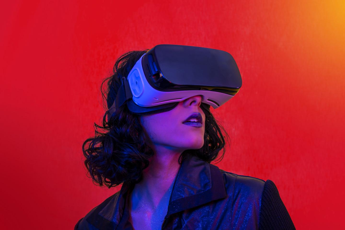 Young Woman Is Using The Virtual Reality Headset.modern Portrait With Trendy Look And Bright Colors.