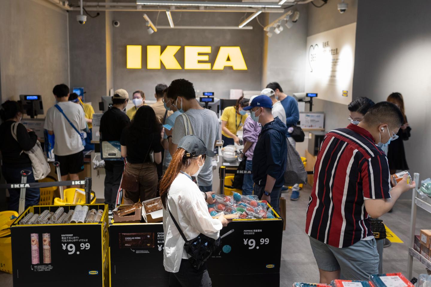 Ikea shoppers seen battling their way out of a Shanghai store after security staff tried to lock them in over COVID alert