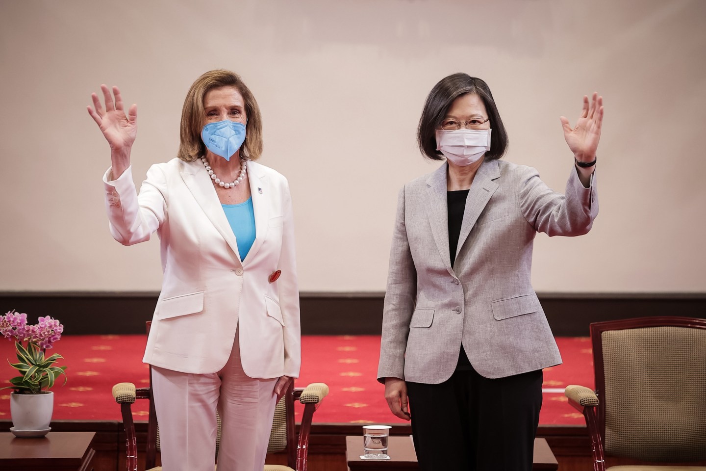 Nancy Pelosi standing next to Taiwan President Tsai Ing-wen