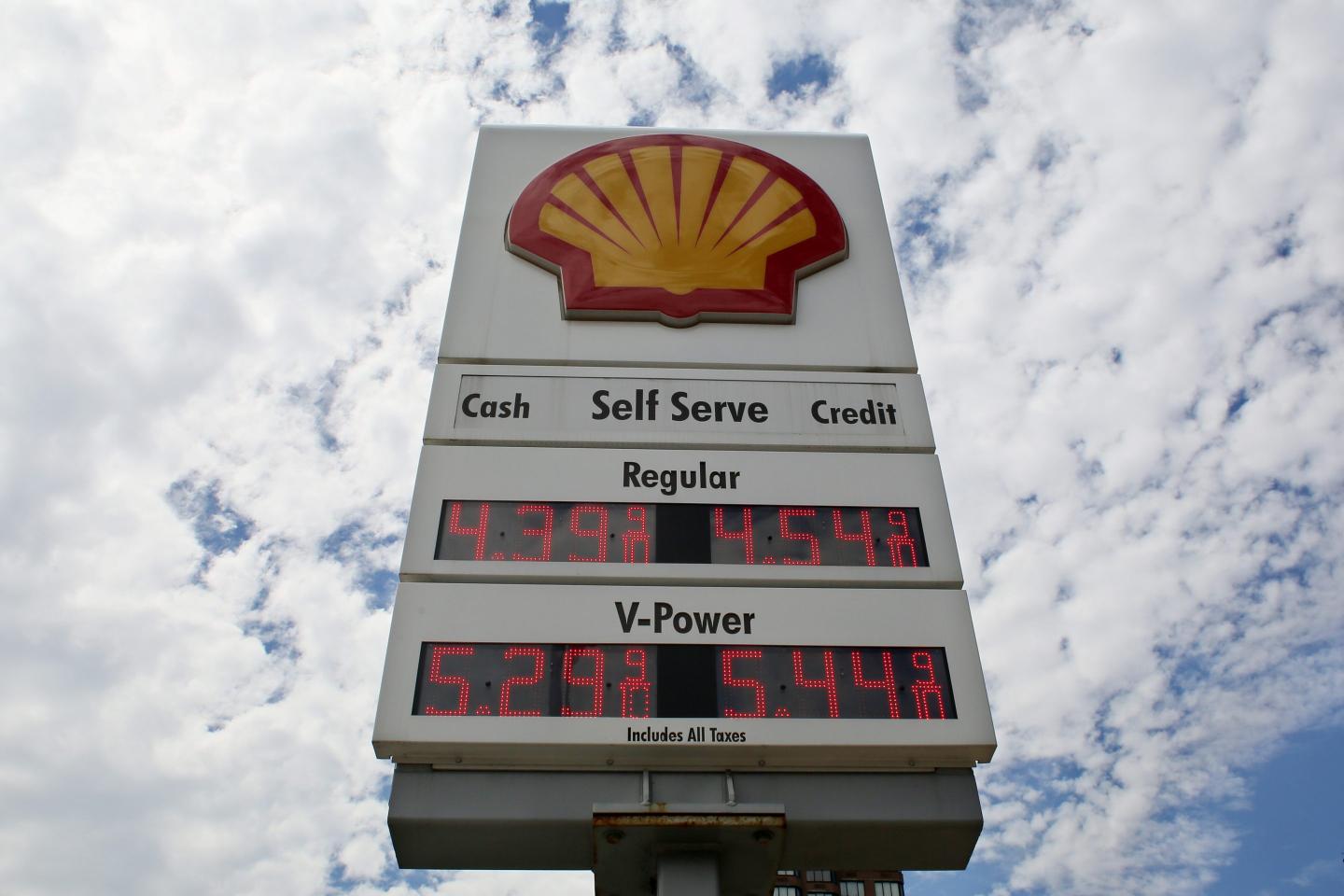 The average U.S. gasoline price has fallen 45 cents in 3 weeks. It hasn’t been enough to bring back demand, an industry analyst says
