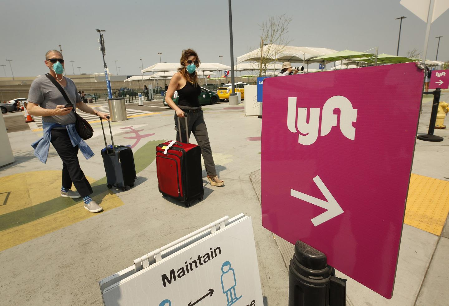 Lyft workers are nervous that layoffs might be next after the company freezes all hiring in the U.S.: ‘Stay away’