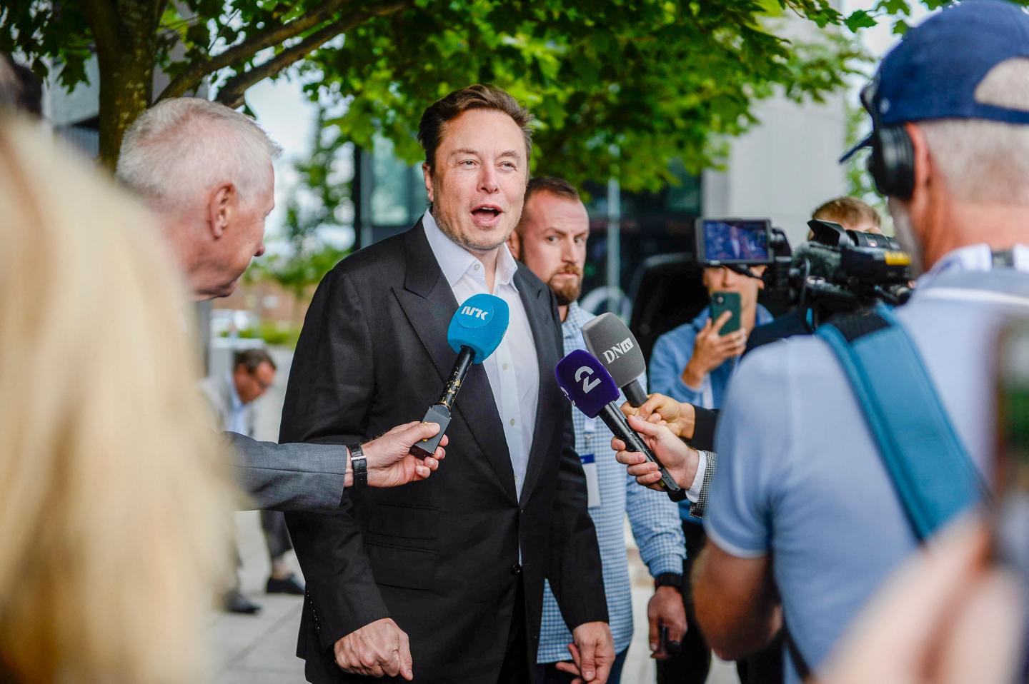 Elon Musk is getting ready to unleash an army of humanoid robots. Here’s what he wants to use them for