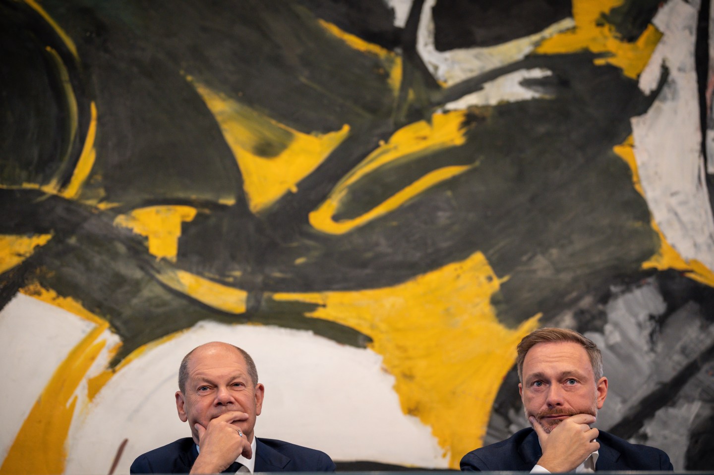 Chancellor Olaf Scholz (SPD, l), participates alongside Christian Lindner (FDP), Federal Minister of Finance