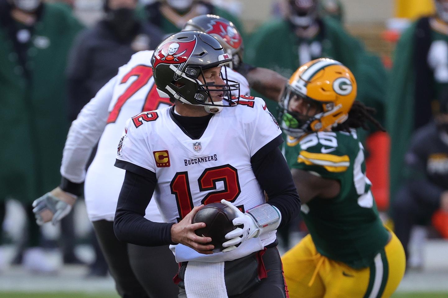 Buccaneers quarterback Tom Brady throws a pass