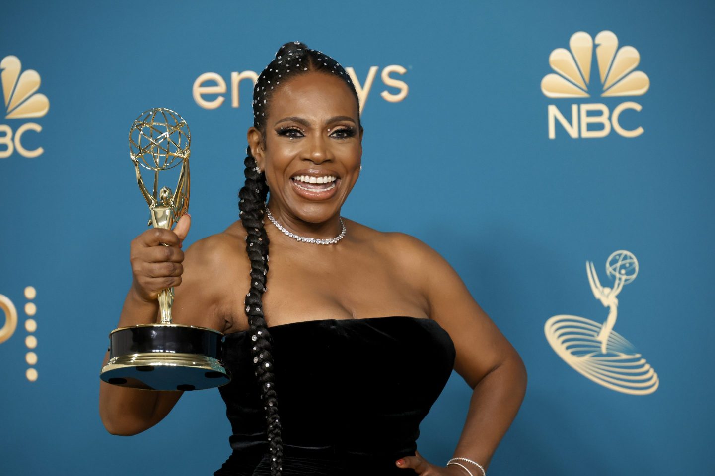 Actress Sheryl Lee Ralph poses with her Emmy.