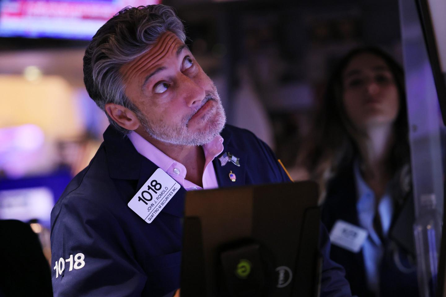 Traders work on the floor of the New York Stock Exchange during afternoon trading on September 13, 2022