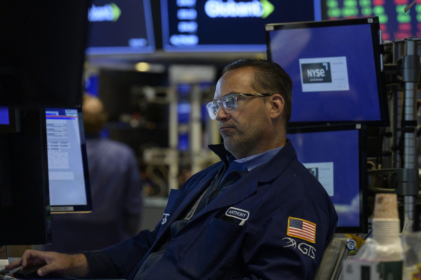 Traders work during the opening bell at the New York Stock Exchange (NYSE) on August 16, 2022 at Wall Street in New York City