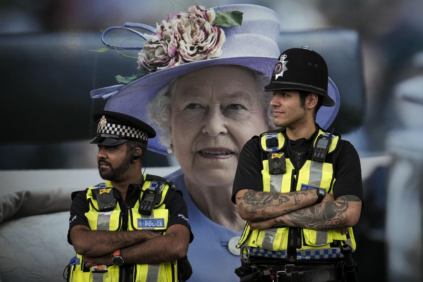 Police in London on Sept. 16, with a large photo of the Queen Elizabeth behind them ahead of her funeral.
