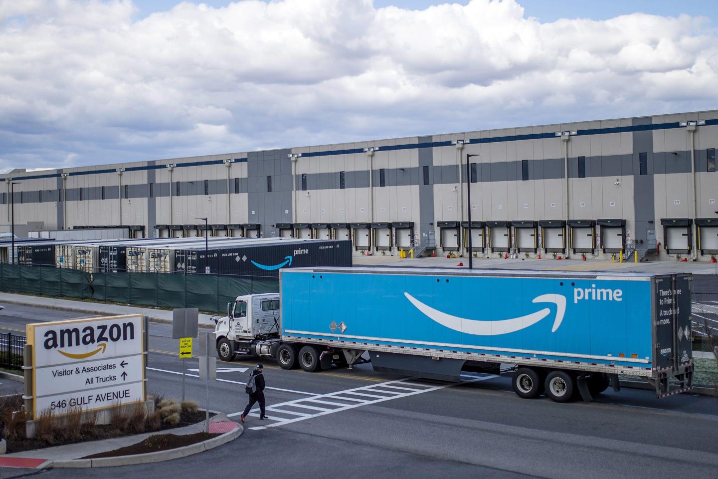 Photo of a truck in front of an Amazon facility