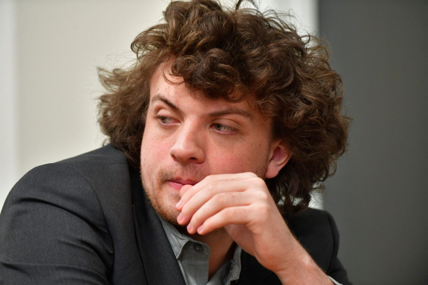 US international grandmaster Hans Niemann plays a second-round chess game against Jeffery Xiong