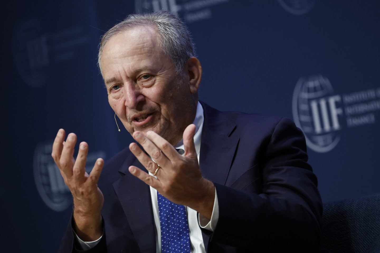 Photo of Larry Summers.