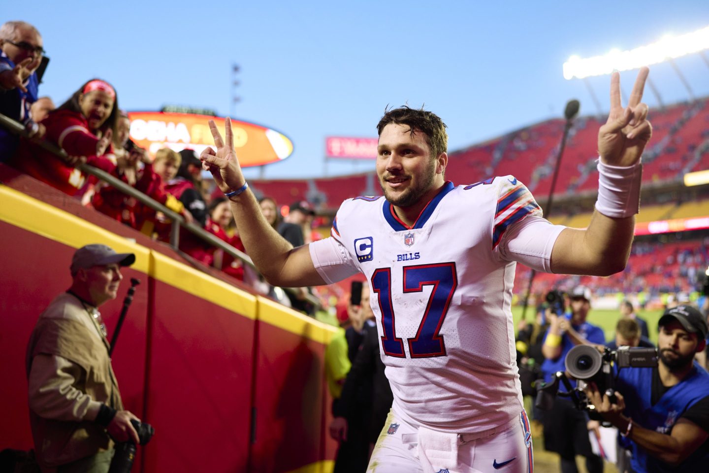 Josh Allen of the Buffalo Bills will face Aaron Rodgers and the Green Bay Packers this Sunday.