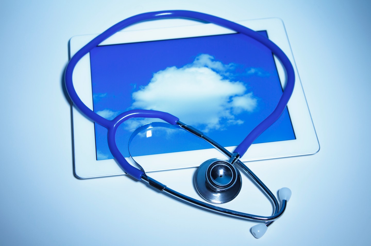 Level Ex offers a cloud-based gaming platform that remotely connects doctors, enabling them to train and collaborate together virtually.