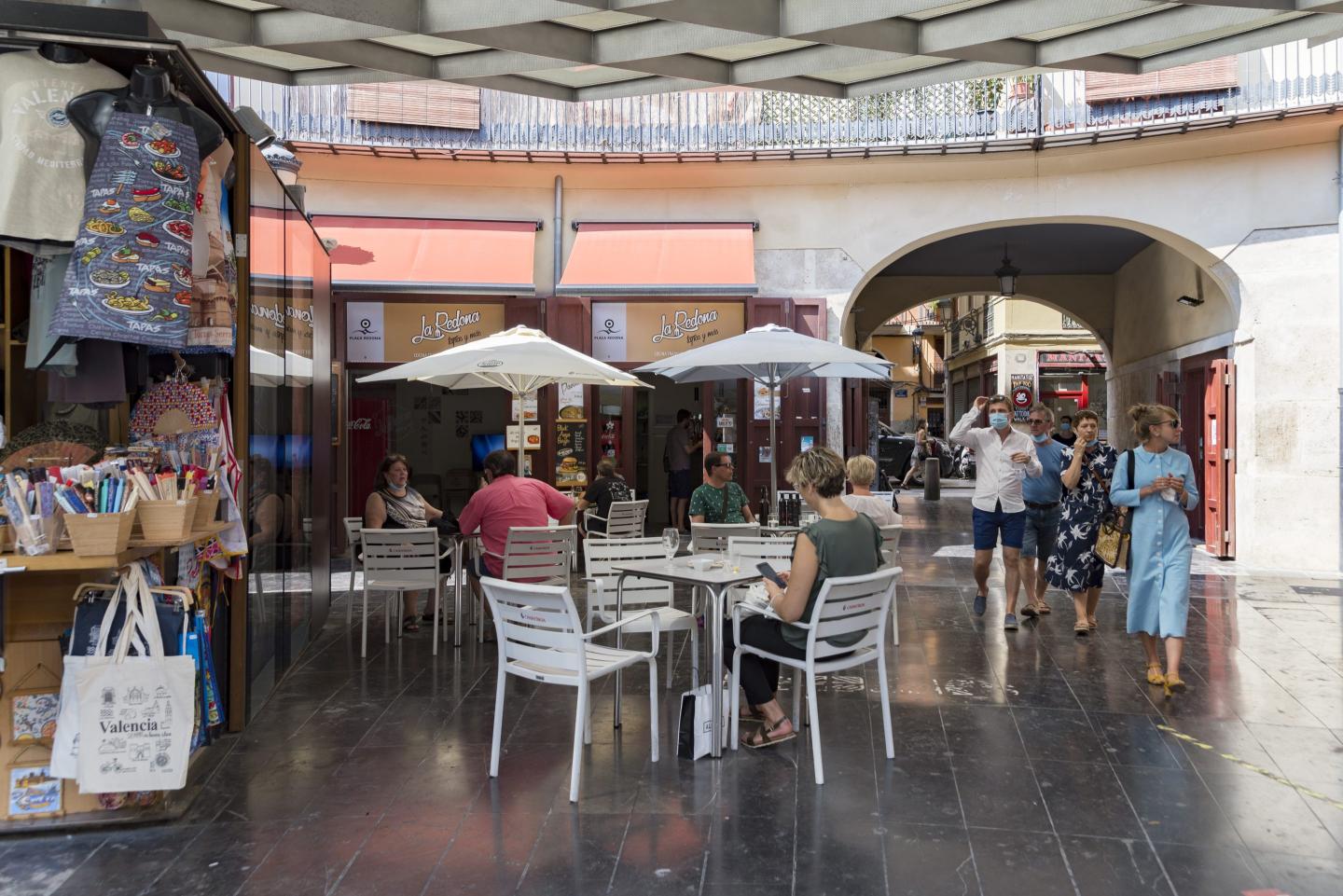 Photo of people in Valencia.