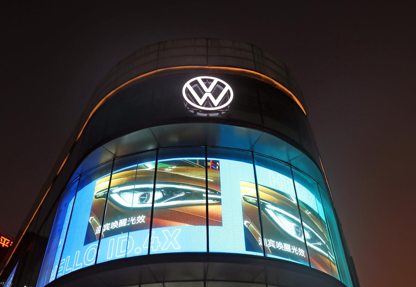 Twitter advertiser exodus deepens as Volkswagen, Pfizer and General Mills hit pause on ad spending