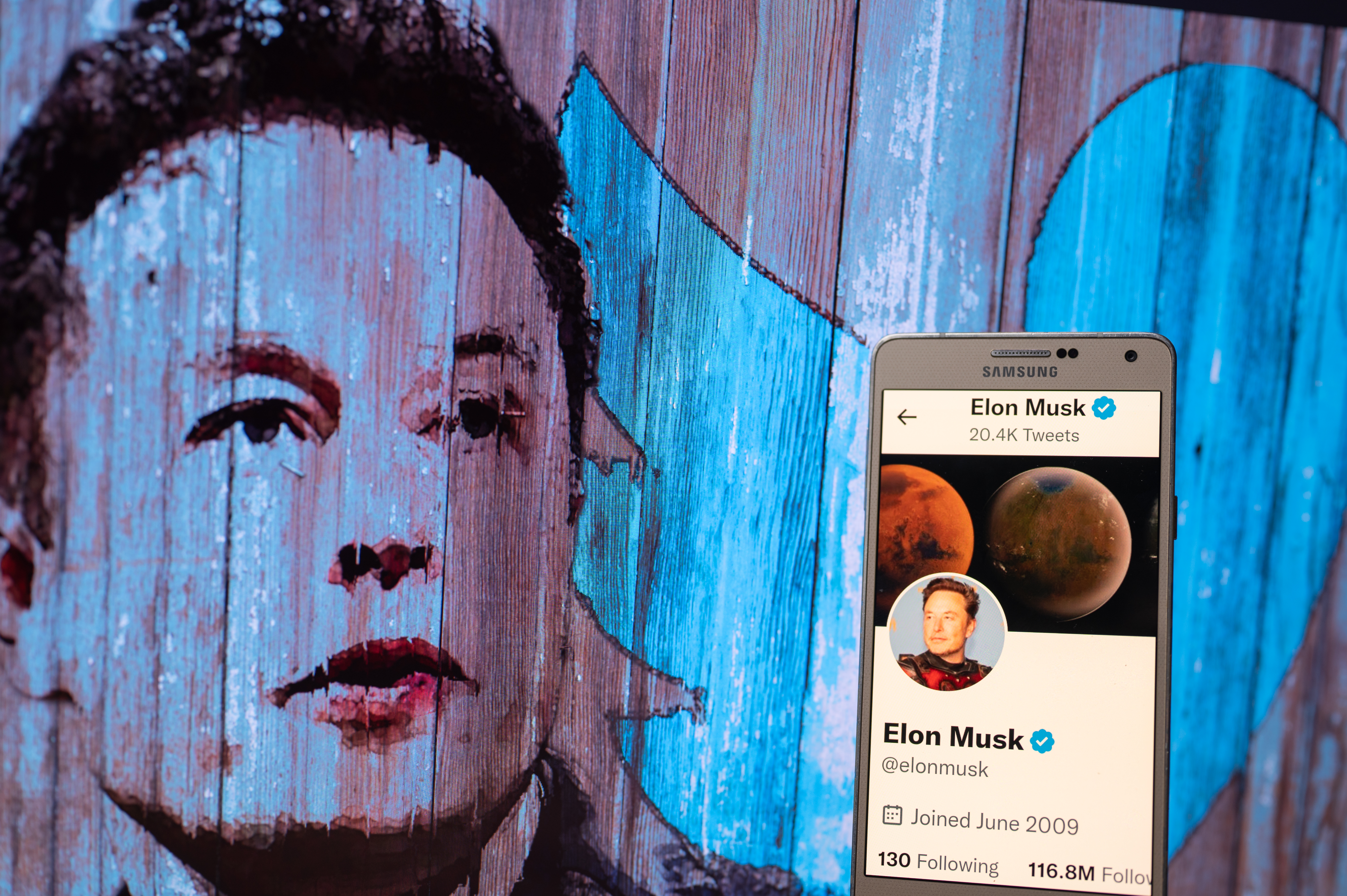 Elon Musk keeps Twitter ban for Sandy Hook conspiracy theorist