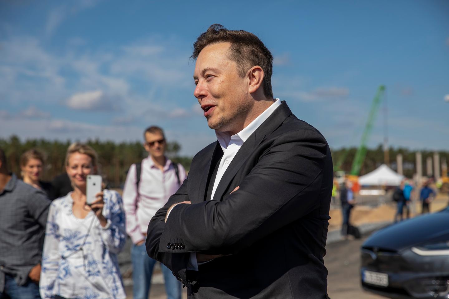 Elon Musk softens his remote-work mandate at Twitter after many staffers opt to quit rather than continue in his ‘hardcore’ office environment