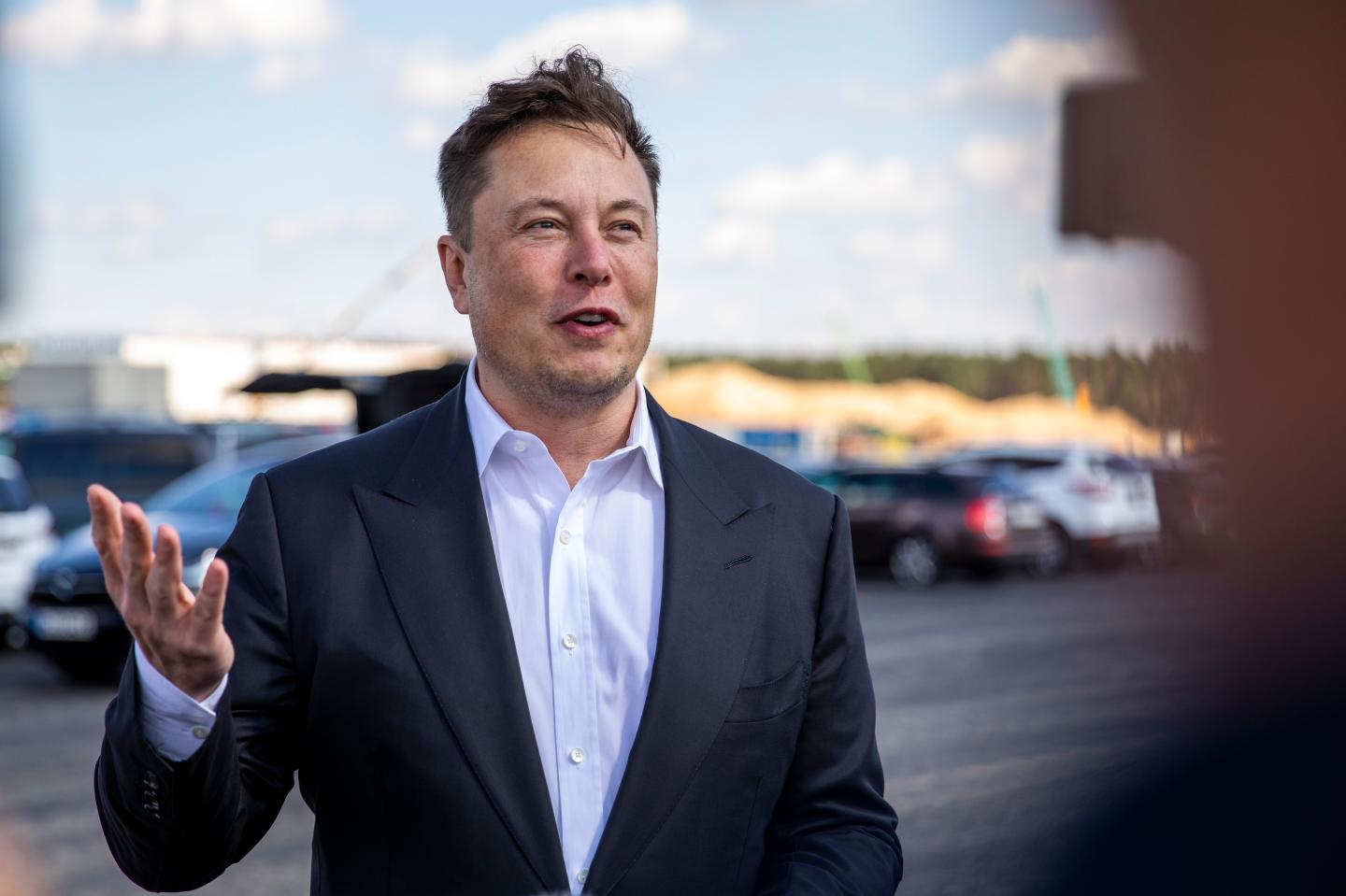 Despite praising free speech, Elon Musk fires Twitter engineers who criticize him online