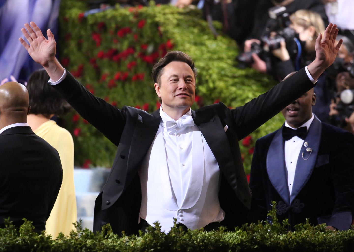 Elon Musk dumped $4 billion worth of Tesla shares on an unsuspecting market, angering investors already unhappy about his Twitter deal. 