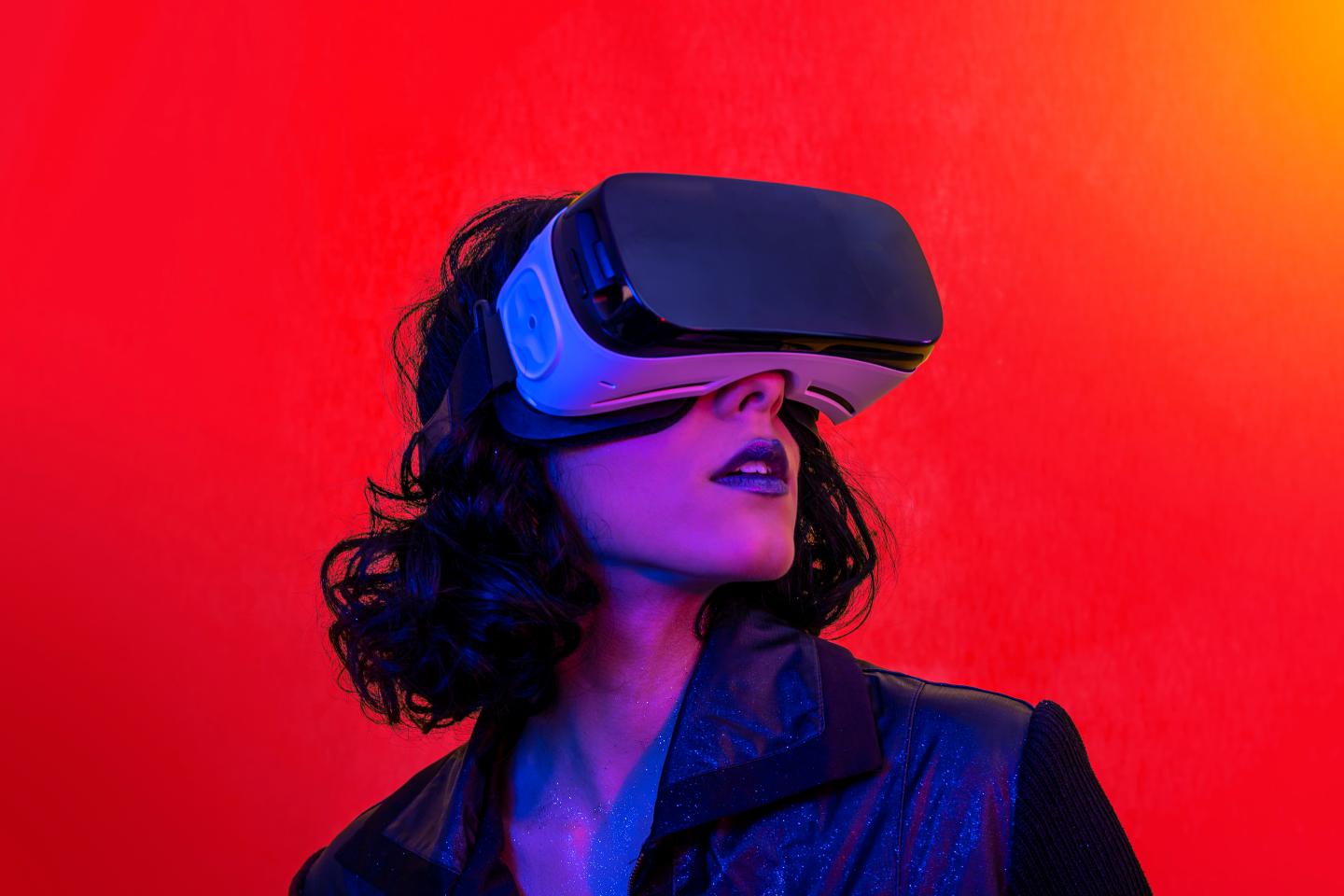 Young Woman Is Using The Virtual Reality Headset.modern Portrait With Trendy Look And Bright Colors.