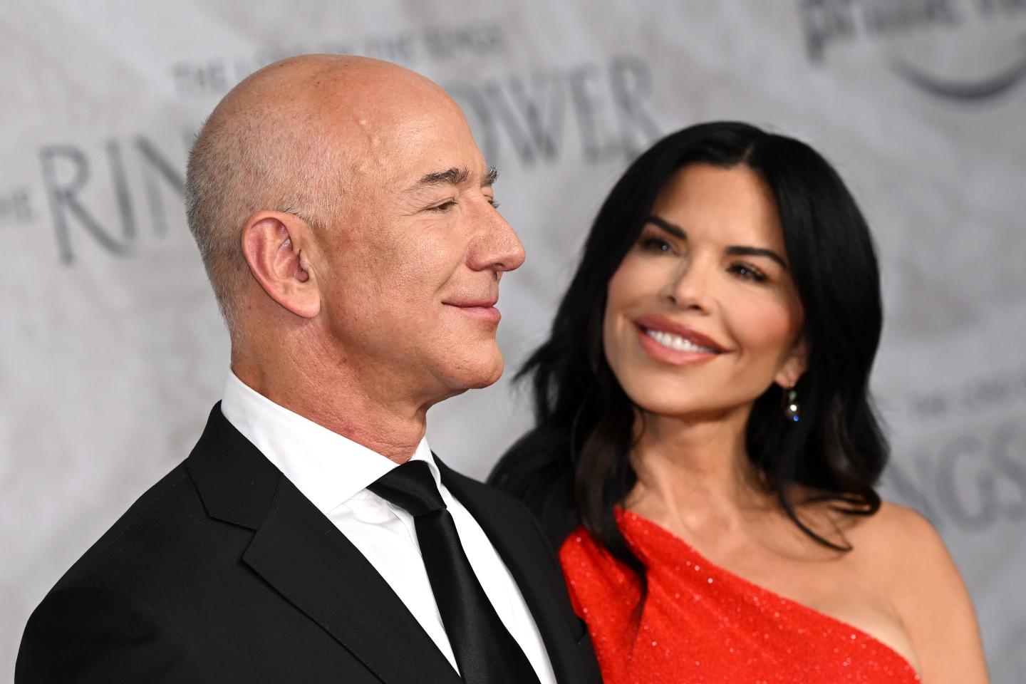 Photo of Jeff Bezos and his partner, Lauren Sánchez.