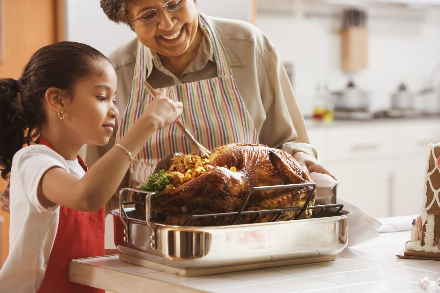 TSA details what foods can and can't be carry-on items as travelers gear up for Thanksgiving.
