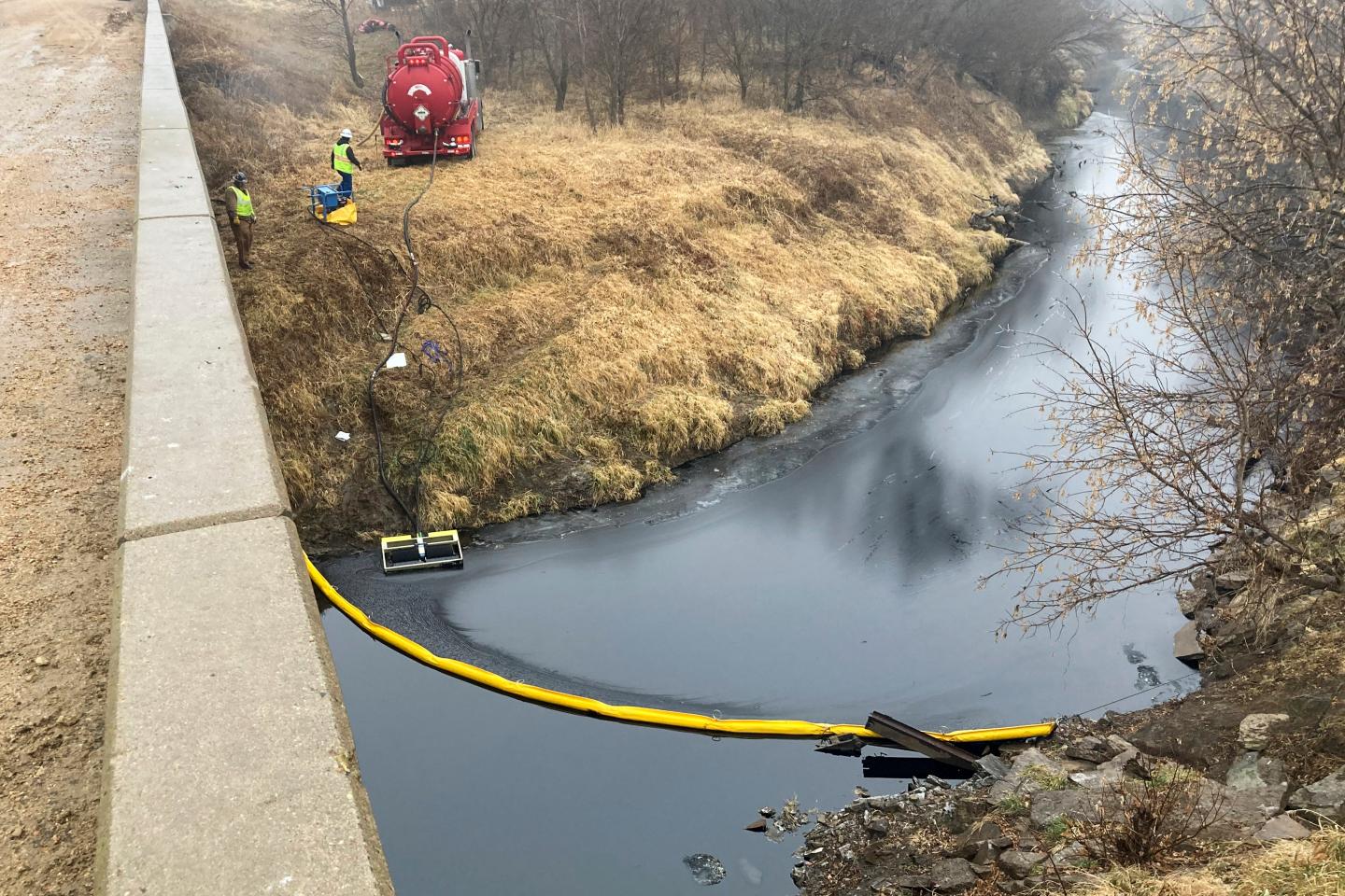 Keystone oil pipeline from Canada to the U.S. shut after Kansas spill
