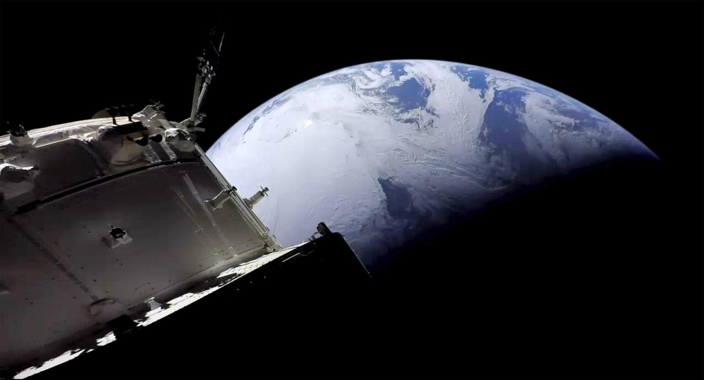 NASA’s Orion makes splashdown after a $4 billion trip to the moon that points to an eventual lunar base