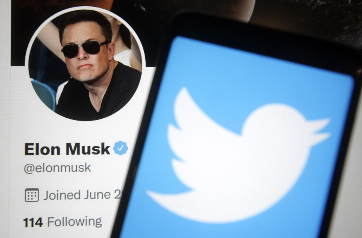 Elon Musk’s Twitter says users can no longer link to ‘prohibited platforms’ Facebook, Instagram, or Mastodon