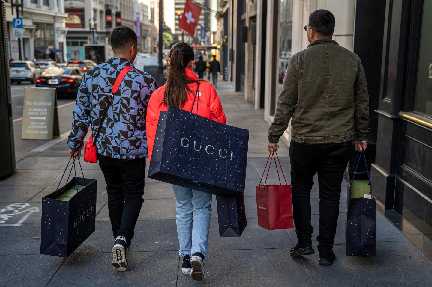 Many holiday shoppers are waiting until the last minute.