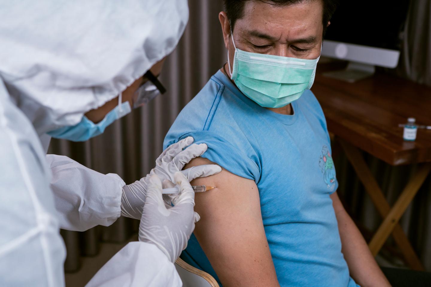 Medical doctor giving injection to make antibody for coronavirus