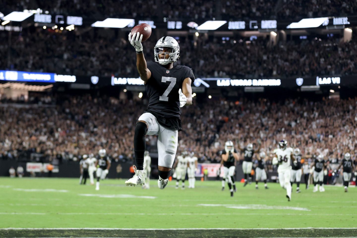 The Las Vegas Raiders will face the Los Angeles Rams this Thursday.