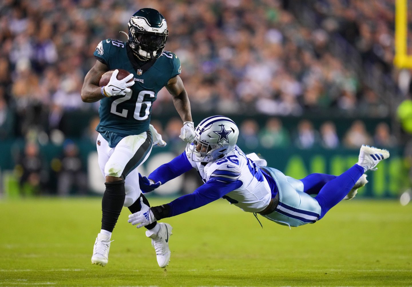 The Eagles will face the Cowboys on Christmas Eve.