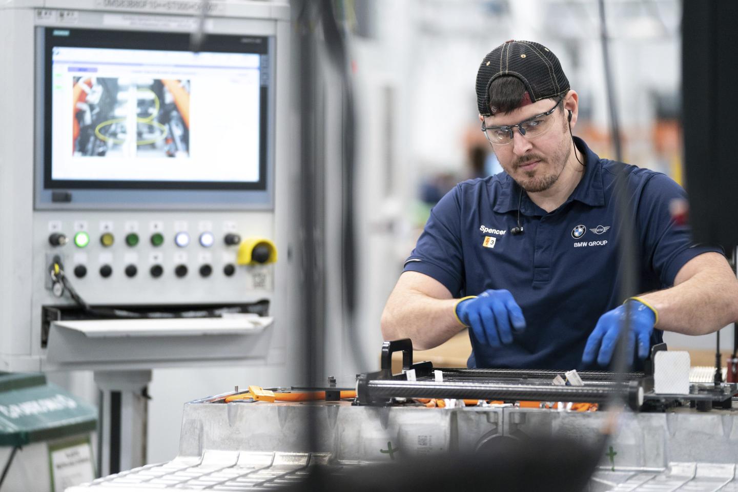 Battery worker