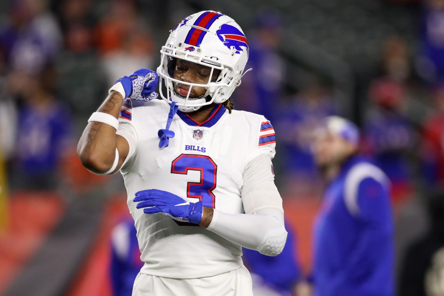 Buffalo Bills safety Damar Hamlin (No. 3) warms up prior to the game against the Buffalo Bills and the Cincinnati Bengals on Jan. 2, 2023.