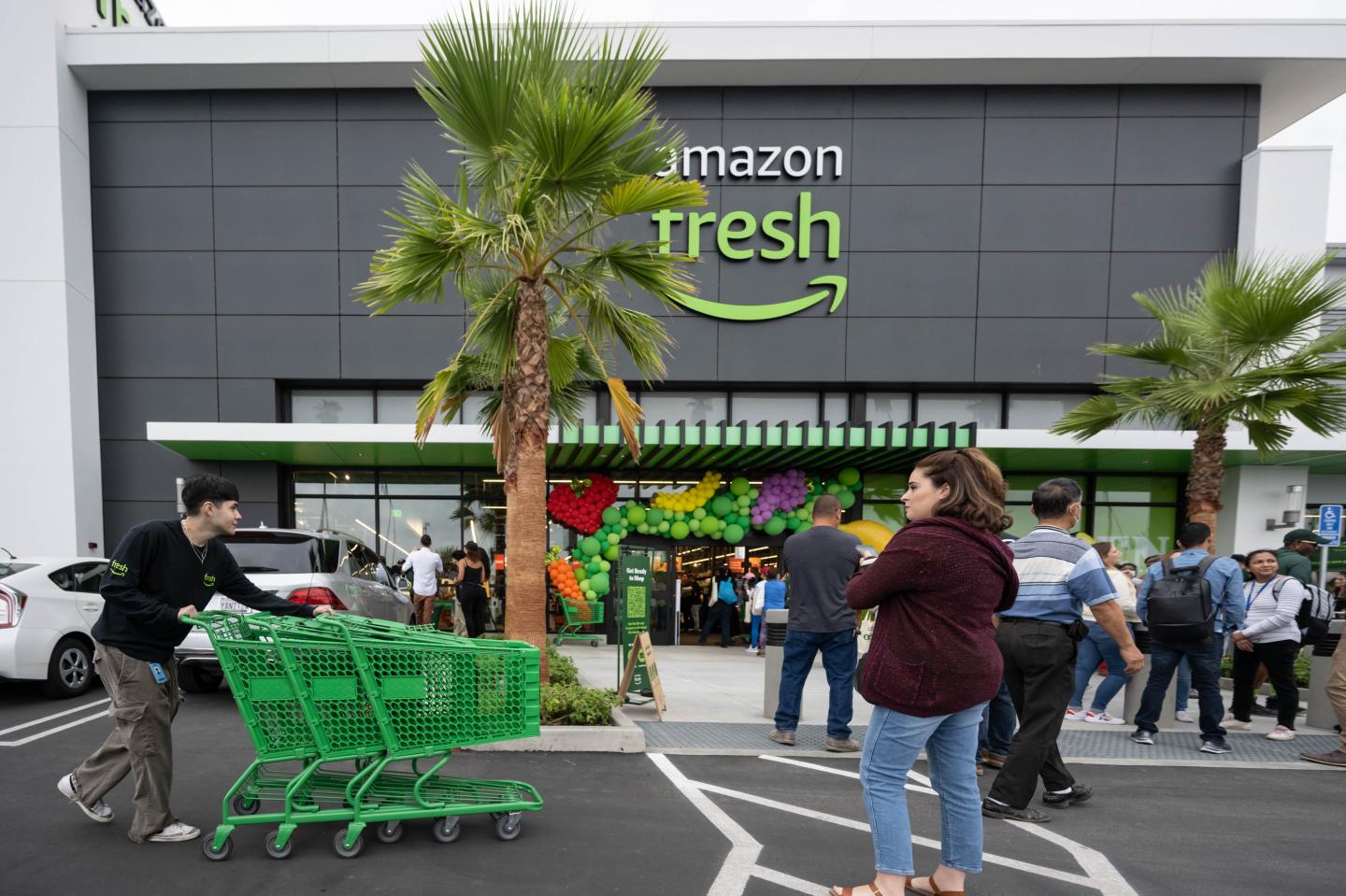 Amazon Fresh shoppers will soon have to buy a lot more to get free Prime delivery