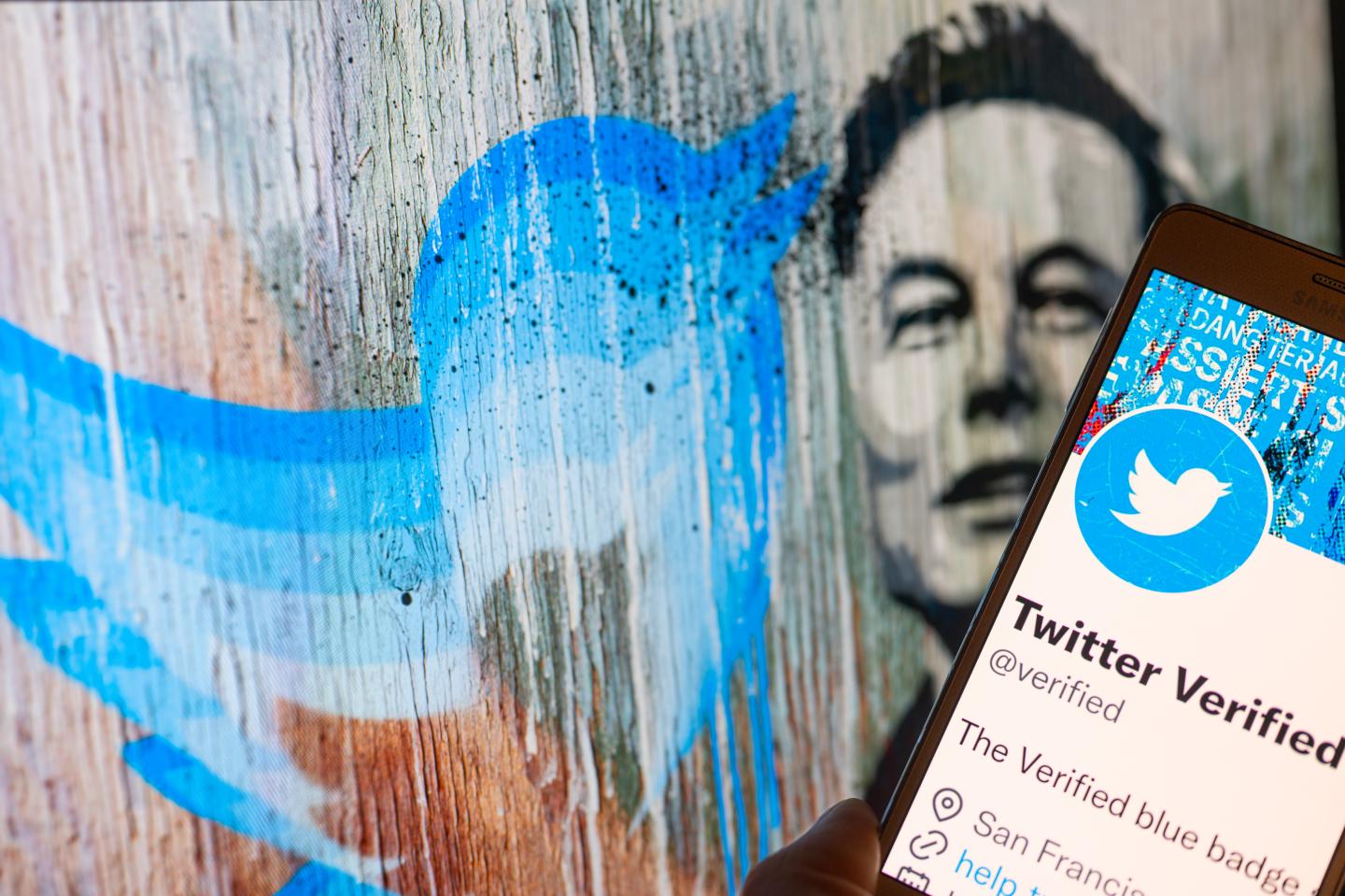 Revenue at Twitter may have  collapsed by 40%. Elon Musk is therefor in talks to renegotiate the terms of his $13 billion in loans, as he faces his first interest payment soon.
