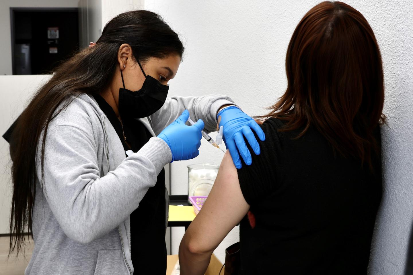 U.S. proposes streamlining COVID vaccinations by making them once-a-year—like a flu shot