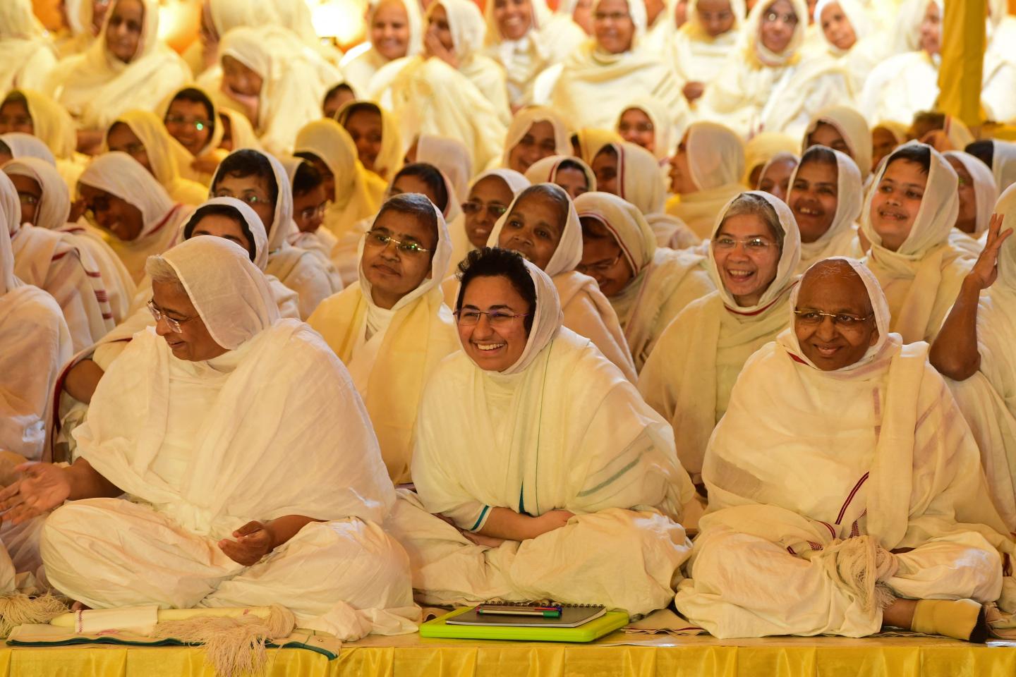 8-year-old Indian diamond heiress waives her fortune to become a child nun