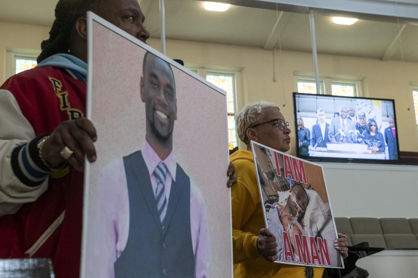 5 Memphis police charged with murder in Tyre Nichols’ death following what his family’s attorney calls a ‘savage’ 3-minute beating