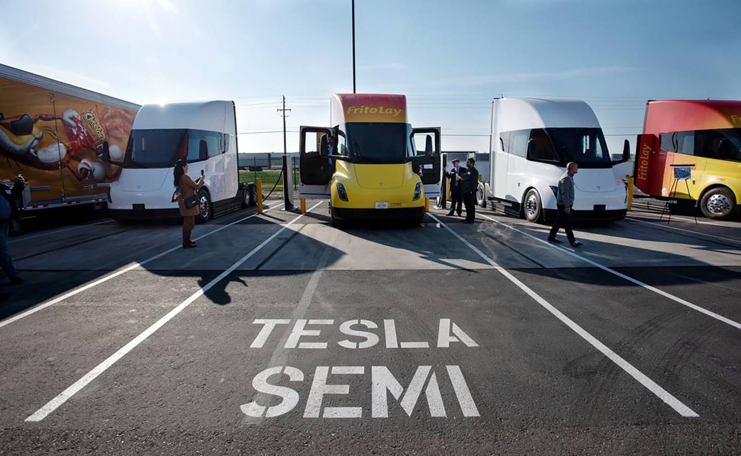 California explores allowing self-driving semitrucks despite stiff opposition: ‘You cannot program instinct into a computer’